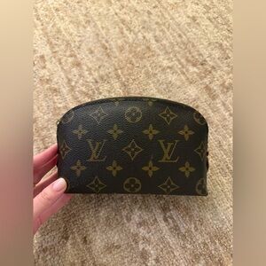 Louis Vuitton Cosmetic Pouch (Model M47515)
